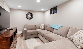 49 Elm Dr, Cranston, RI 02920