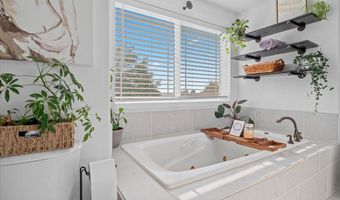 1200 NW THORN Dr, Albany, OR 97321