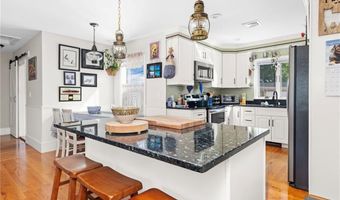 67 Linden St, Middletown, RI 02842