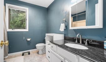 165 Holland St 18, Cranston, RI 02920