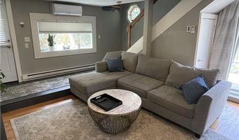 16 Dudley Ave 6, Newport, RI 02840