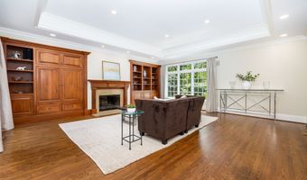 35 Foothills Dr, Avon, CT 06001