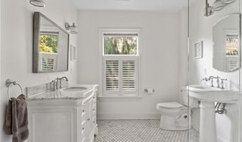 12 Bliss Rd, Newport, RI 02840