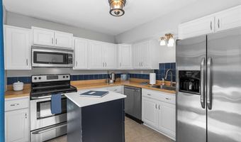 420 Echo Hill Dr, Ballwin, MO 63021