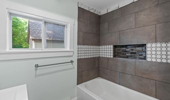 38 Newbury St, Auburn, ME 04210