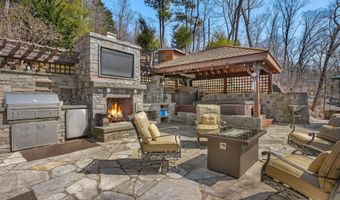 11 Driftwood Rd, Danbury, CT 06811