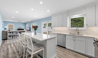 15 Brentwood Dr, Bayville, NJ 08721