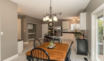 733 Castle Ridge Dr, Ballwin, MO 63021