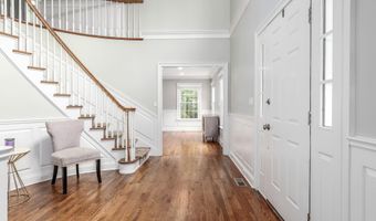 9 Hidden Brook Dr, Brookfield, CT 06804