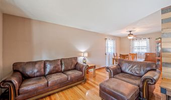 6823 NW Golden Ln, Des Moines, IA 50313
