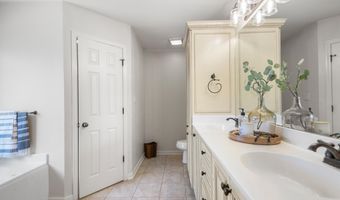 112 Kee Cove Cv, Benton, AR 72015