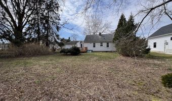 8 Maplewood Dr, Clinton, CT 06413