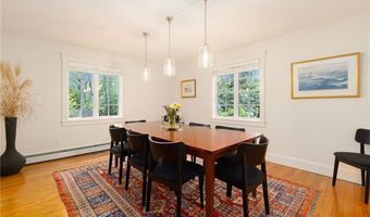 56 Summerfield Ln, Middletown, RI 02842
