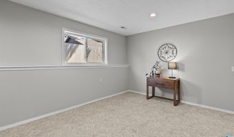112 W River Oak Ct, Brandon, SD 57005