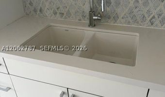 19707 Turnberry Way 24B, Aventura, FL 33180