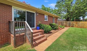 3330 Woodleaf Rd, Charlotte, NC 28205