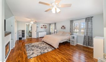1016 Argyle Ct, Alma, MI 48801