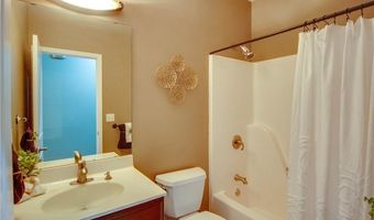 105 Lake Dr, Alton, IL 62002