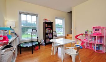 34 Chippenwood Ln, Bristol, CT 06010