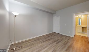 5947 FOUNDERS HILL Dr 103, Alexandria, VA 22310
