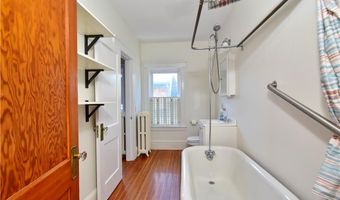 1 Arnold Ave, Newport, RI 02840