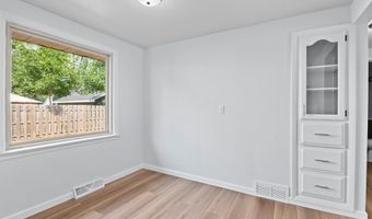 1074 6TH St, Green Bay, WI 54304