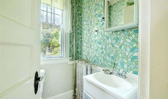 20 Stratford Rd, Cranston, RI 02905