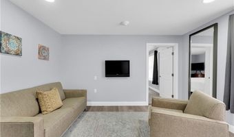 797 E Market St 221, Akron, OH 44305
