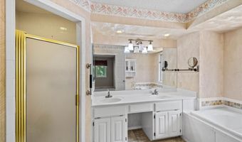 4 Huskins Cir, Bella Vista, AR 72715