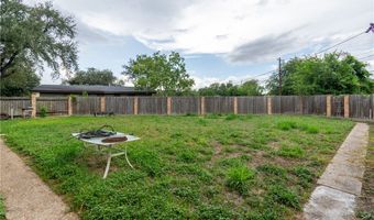 1208 N Woodlawn Dr, Alice, TX 78332