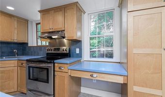 34 Pleasant St, North Kingstown, RI 02852