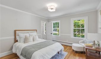 3 Sundale Rd, Cranston, RI 02921