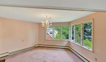 73 South St, Burlington, VT 05401