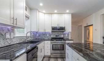 95 Yankee Ave, Bangor, ME 04401