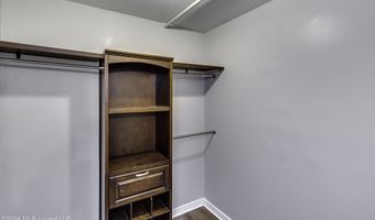 1022 Red Oak Dr, Brandon, MS 39042