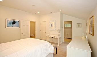 215 Coggeshall Ave, Newport, RI 02840