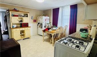37 Lincoln Ave, Bristol, RI 02809