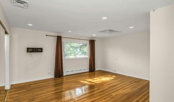 260 Oakridge Ln, Albertson, NY 11507