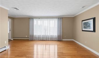 6 Varnum Ave, Bristol, RI 02809