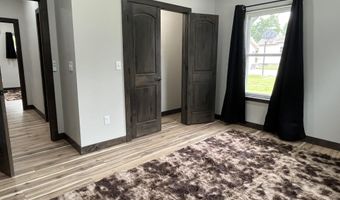 121 N 9th St, Albia, IA 52531