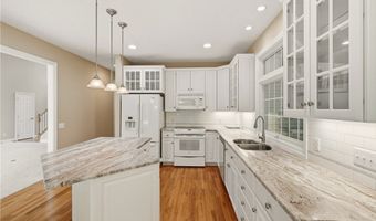815 Centerville Trl, Aurora, OH 44202