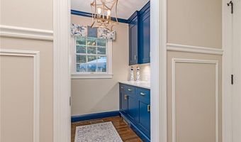 36 Beauchamp Dr, North Kingstown, RI 02874