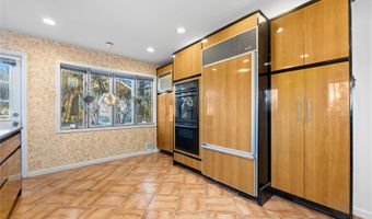 11 Searingtown Rd, Albertson, NY 11507