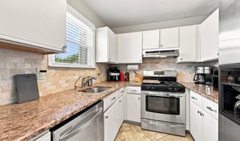 6 SHADOW Ln, Bear, DE 19701