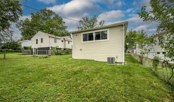 9305 Cloverhurst Dr, Affton, MO 63123