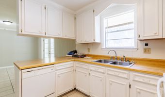 203 Magnolia Dr, Adel, GA 31620