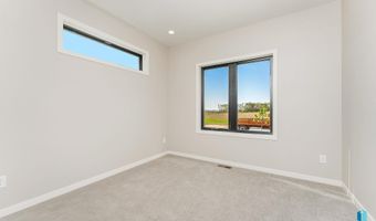 2516 E Chestnut Trl, Brandon, SD 57005