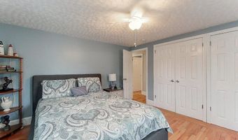 7 Wilbur Ave, Newport, RI 02840