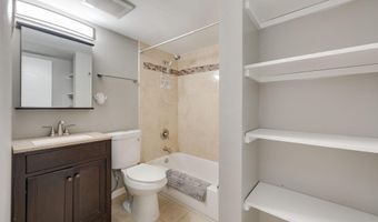 3232 S 28TH St 202, Alexandria, VA 22302