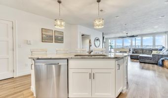 570 Linden Dr 104, Arnolds Park, IA 51331